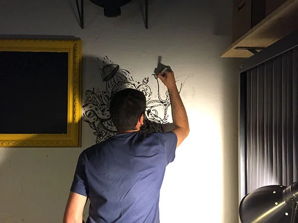 imagen destacada del post Ilustración en las paredes de la sala de reuniones del estudio