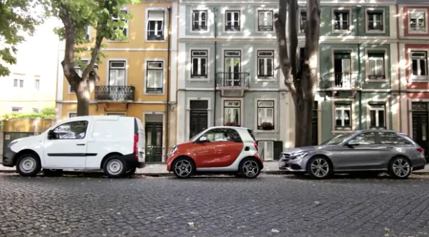 imagen destacada del post SMART hace una broma a los transeúntes encogiendo coches para su nueva campaña.